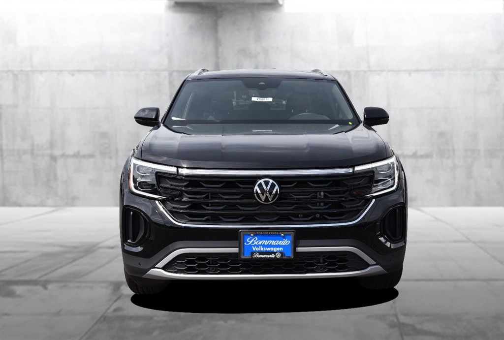 Volkswagen Atlas Cross Sport Vehicle Full-screen Gallery Image 4