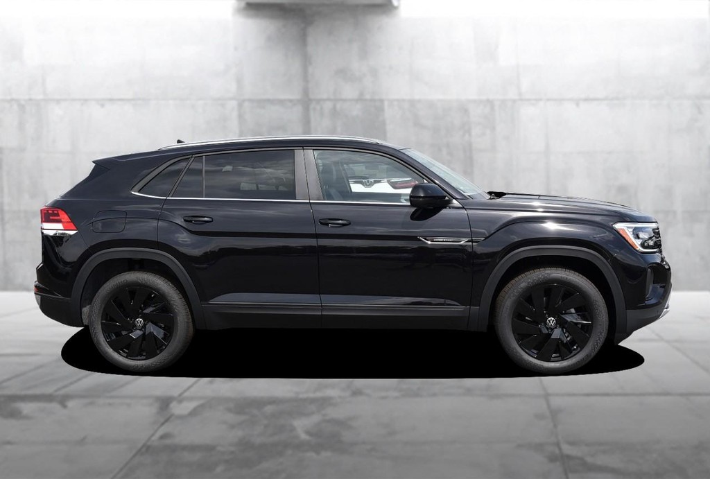 Volkswagen Atlas Cross Sport Vehicle Full-screen Gallery Image 5