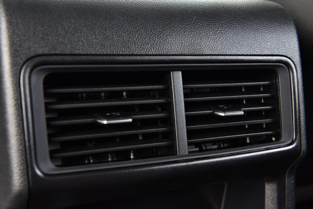 Volkswagen Atlas Cross Sport Vehicle Full-screen Gallery Image 22