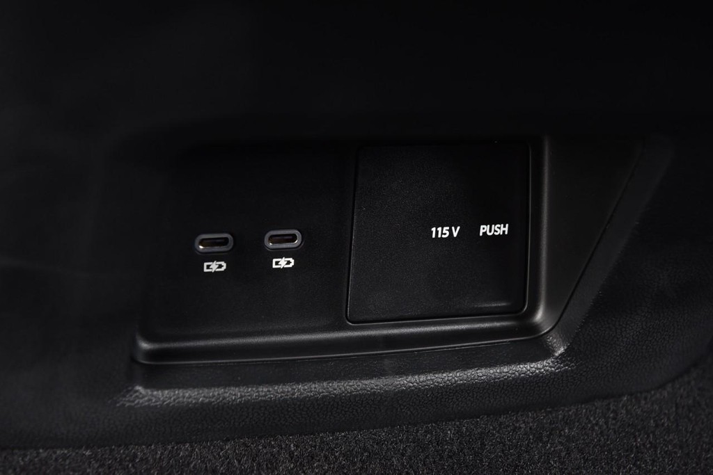 Volkswagen Atlas Cross Sport Vehicle Full-screen Gallery Image 23