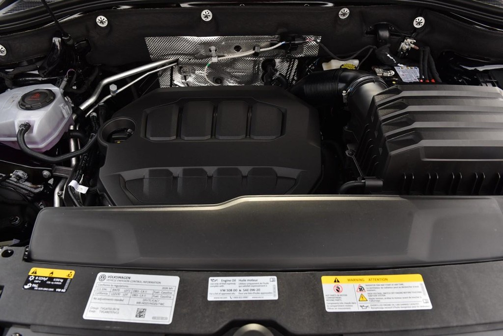 Volkswagen Atlas Cross Sport Vehicle Full-screen Gallery Image 26