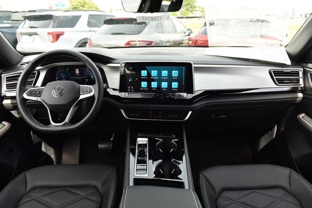Volkswagen Atlas Cross Sport Vehicle Image 07