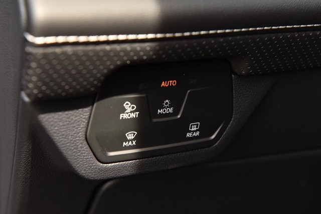 Volkswagen Atlas Cross Sport Vehicle Image 11