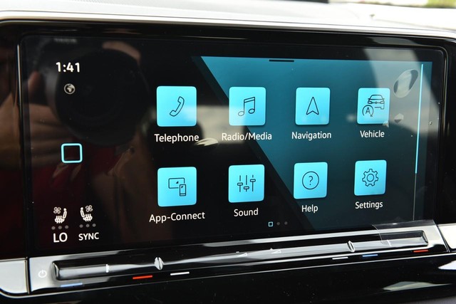 Volkswagen Atlas Cross Sport Vehicle Image 14