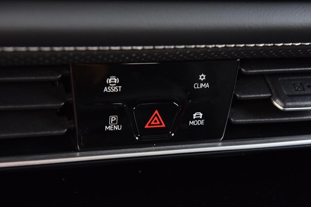 Volkswagen Atlas Cross Sport Vehicle Image 15