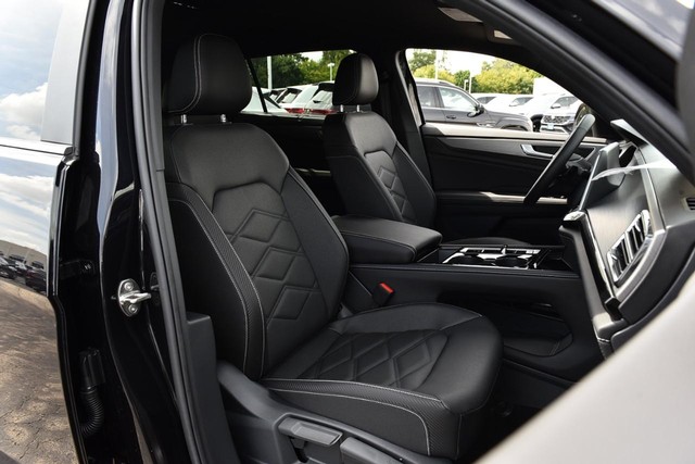 Volkswagen Atlas Cross Sport Vehicle Image 20