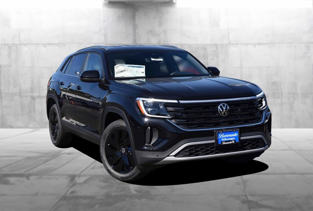 Volkswagen Atlas Cross Sport Vehicle Full-screen Gallery Image 2