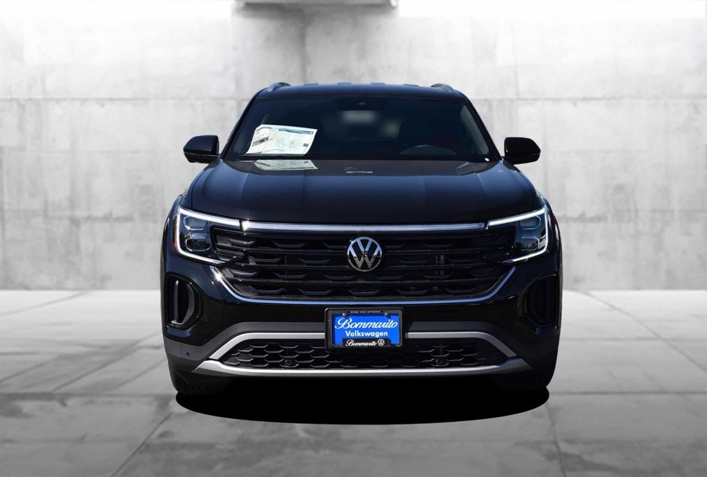 Volkswagen Atlas Cross Sport Vehicle Full-screen Gallery Image 4