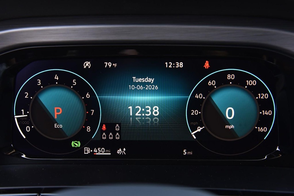Volkswagen Atlas Cross Sport Vehicle Full-screen Gallery Image 11