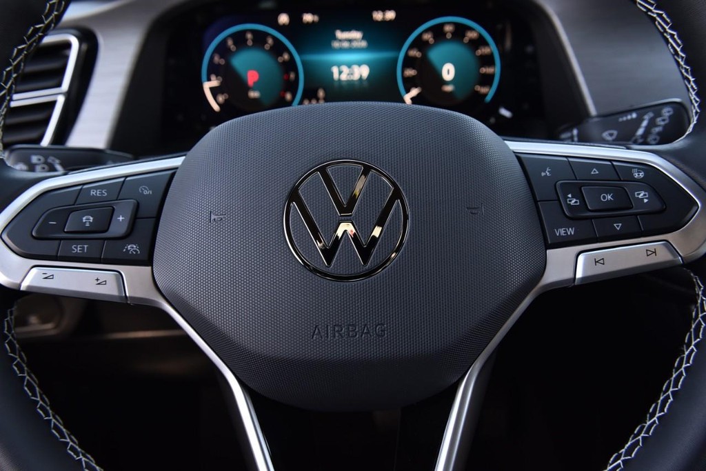Volkswagen Atlas Cross Sport Vehicle Full-screen Gallery Image 17
