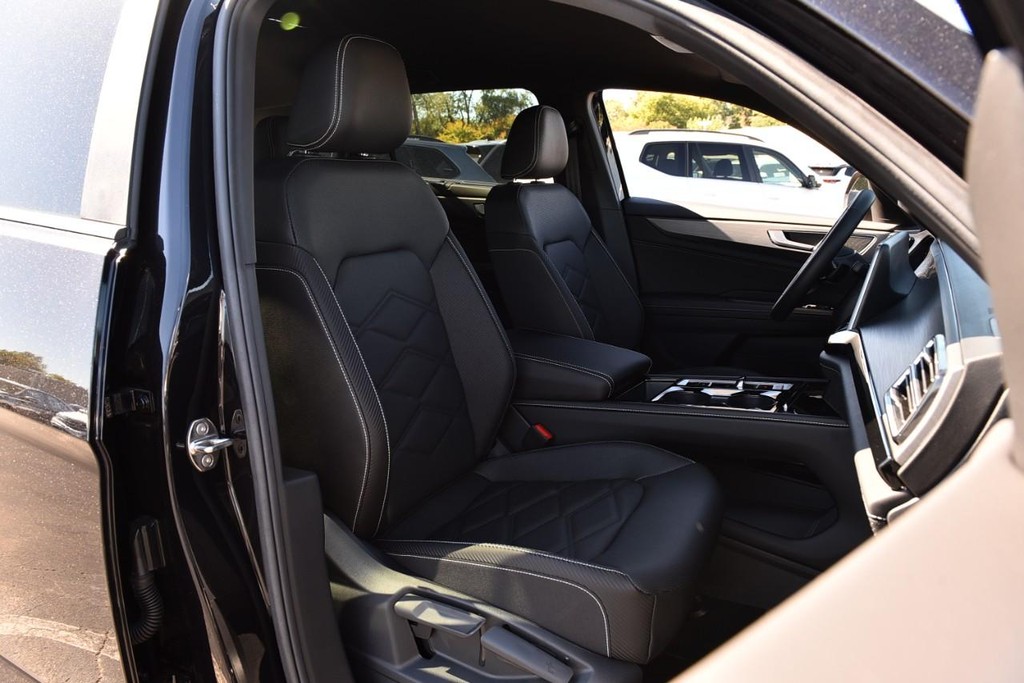 Volkswagen Atlas Cross Sport Vehicle Full-screen Gallery Image 19