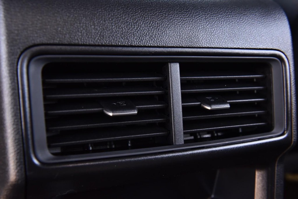 Volkswagen Atlas Cross Sport Vehicle Full-screen Gallery Image 21