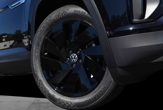Volkswagen Atlas Cross Sport Vehicle Image 03