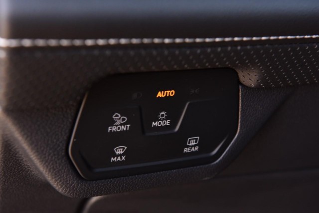 Volkswagen Atlas Cross Sport Vehicle Image 10