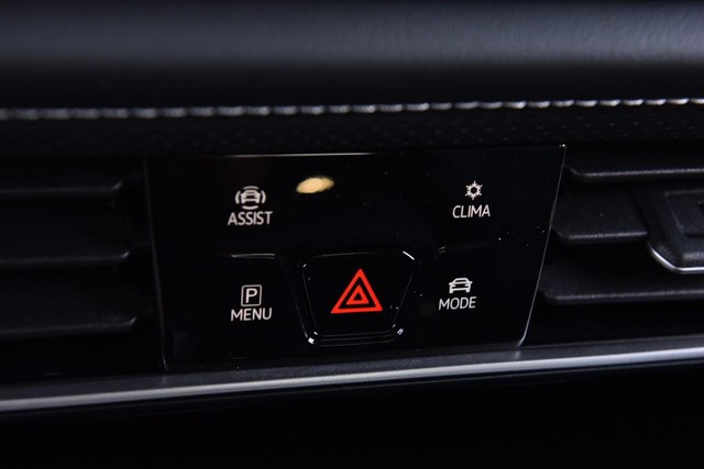 Volkswagen Atlas Cross Sport Vehicle Image 14