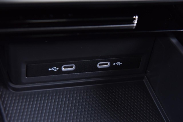 Volkswagen Atlas Cross Sport Vehicle Image 15