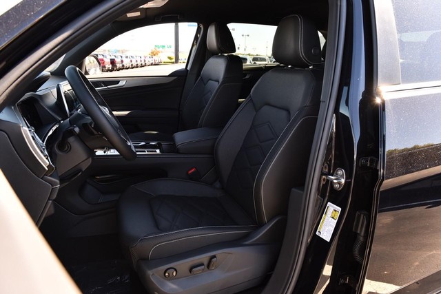 Volkswagen Atlas Cross Sport Vehicle Image 18