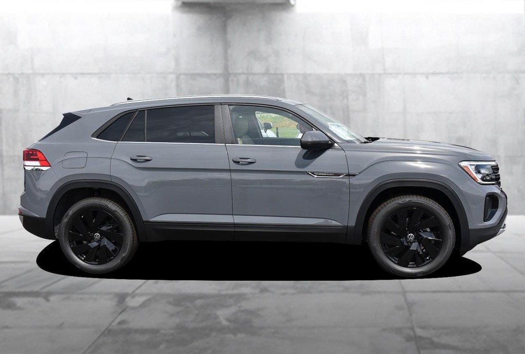 Volkswagen Atlas Cross Sport Vehicle Full-screen Gallery Image 5