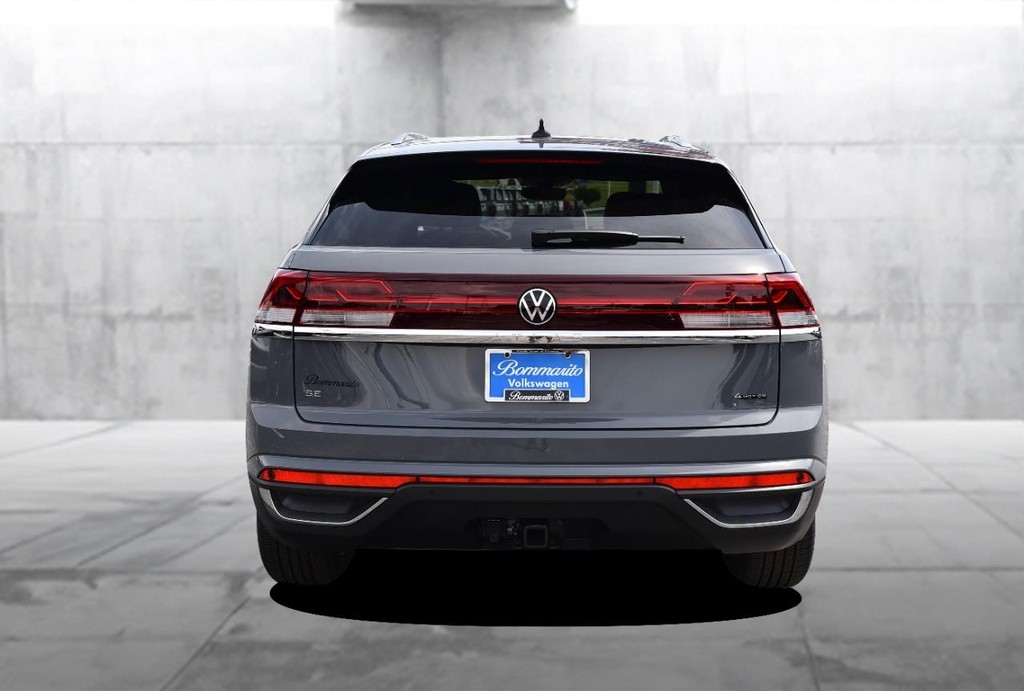 Volkswagen Atlas Cross Sport Vehicle Full-screen Gallery Image 6