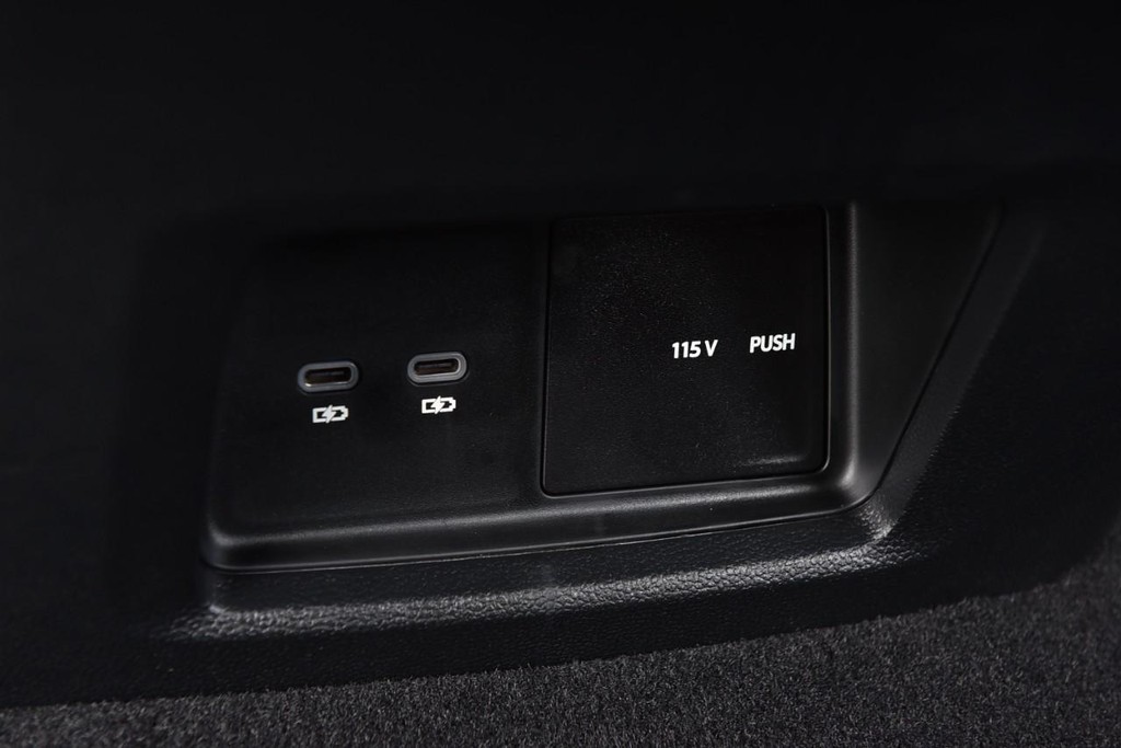 Volkswagen Atlas Cross Sport Vehicle Full-screen Gallery Image 24
