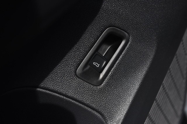 Volkswagen Atlas Cross Sport Vehicle Image 09