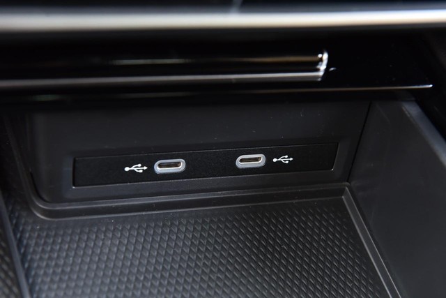 Volkswagen Atlas Cross Sport Vehicle Image 16
