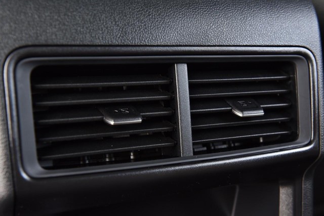 Volkswagen Atlas Cross Sport Vehicle Image 23