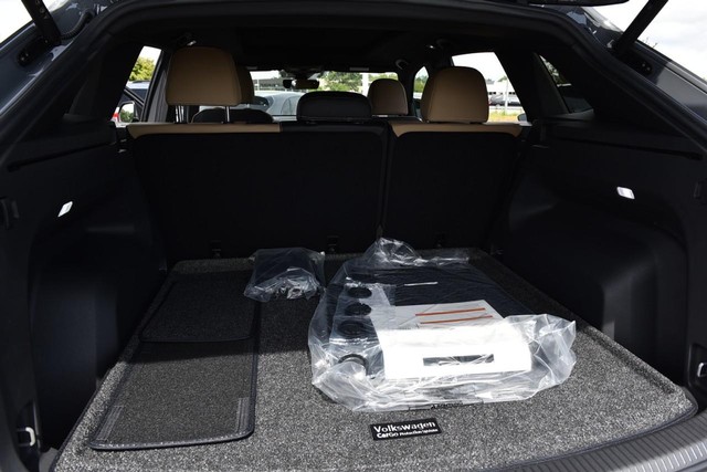 Volkswagen Atlas Cross Sport Vehicle Image 25