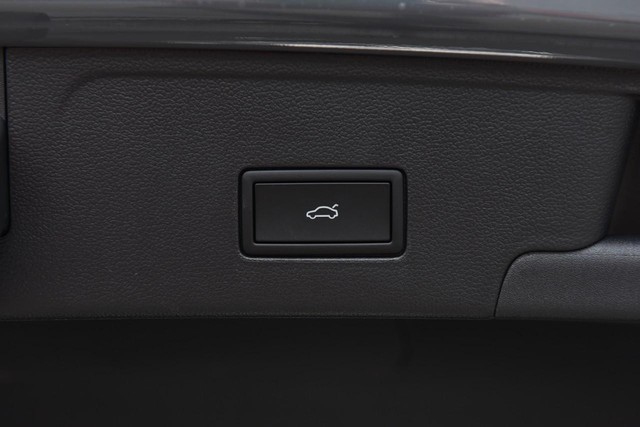 Volkswagen Atlas Cross Sport Vehicle Image 26