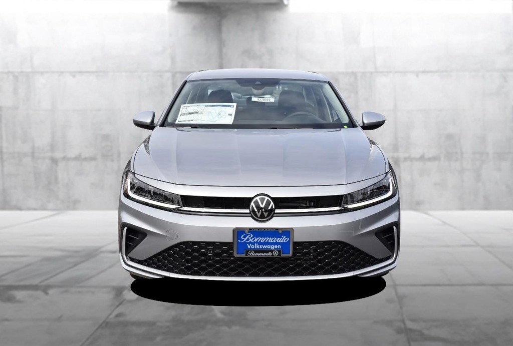Volkswagen Jetta Vehicle Full-screen Gallery Image 4