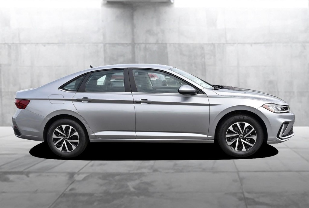Volkswagen Jetta Vehicle Full-screen Gallery Image 5