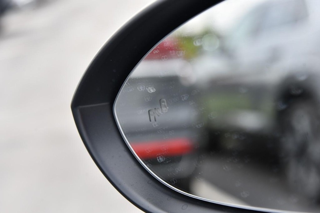 Volkswagen Jetta Vehicle Full-screen Gallery Image 10