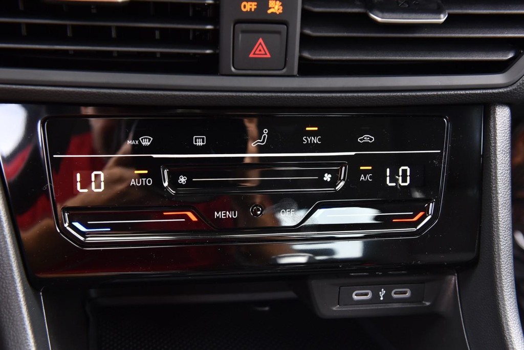 Volkswagen Jetta Vehicle Full-screen Gallery Image 15