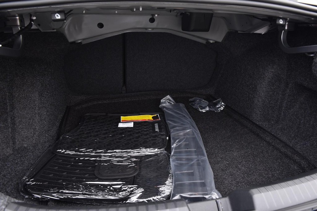 Volkswagen Jetta Vehicle Full-screen Gallery Image 22