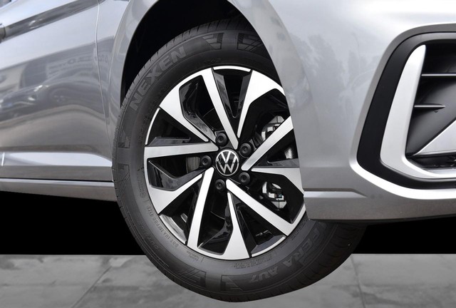 Volkswagen Jetta Vehicle Image 03