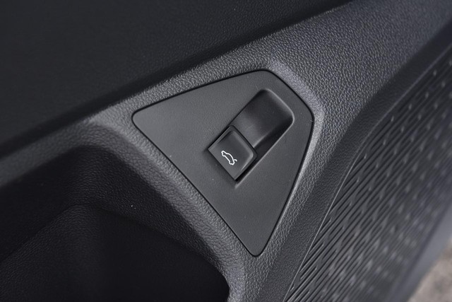 Volkswagen Jetta Vehicle Image 09