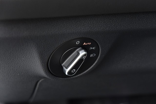 Volkswagen Jetta Vehicle Image 11