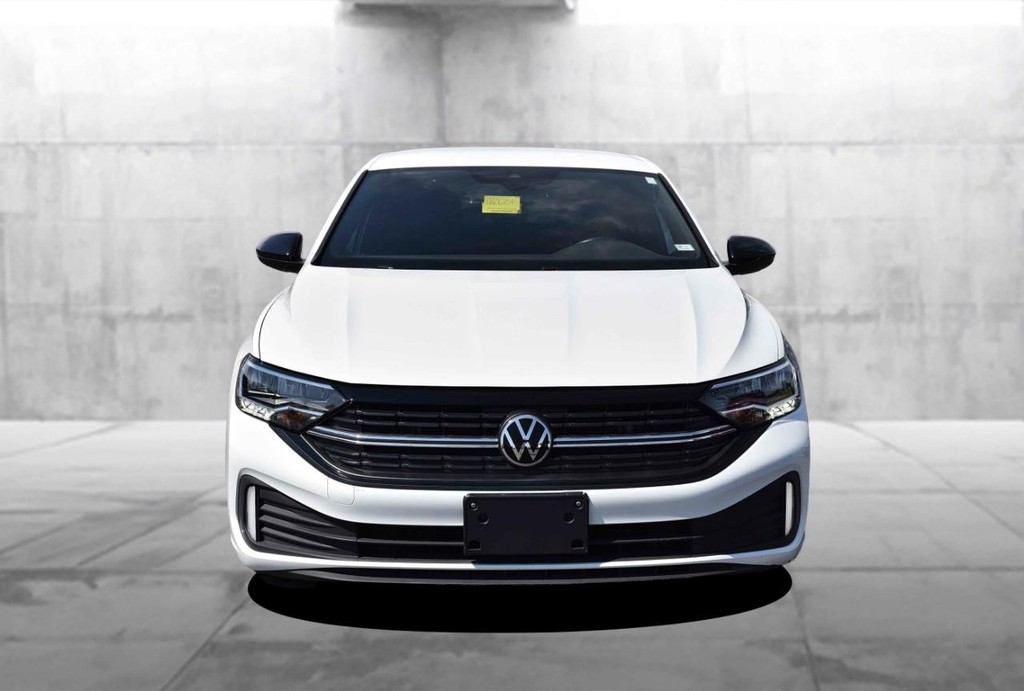 Volkswagen Jetta Vehicle Full-screen Gallery Image 4
