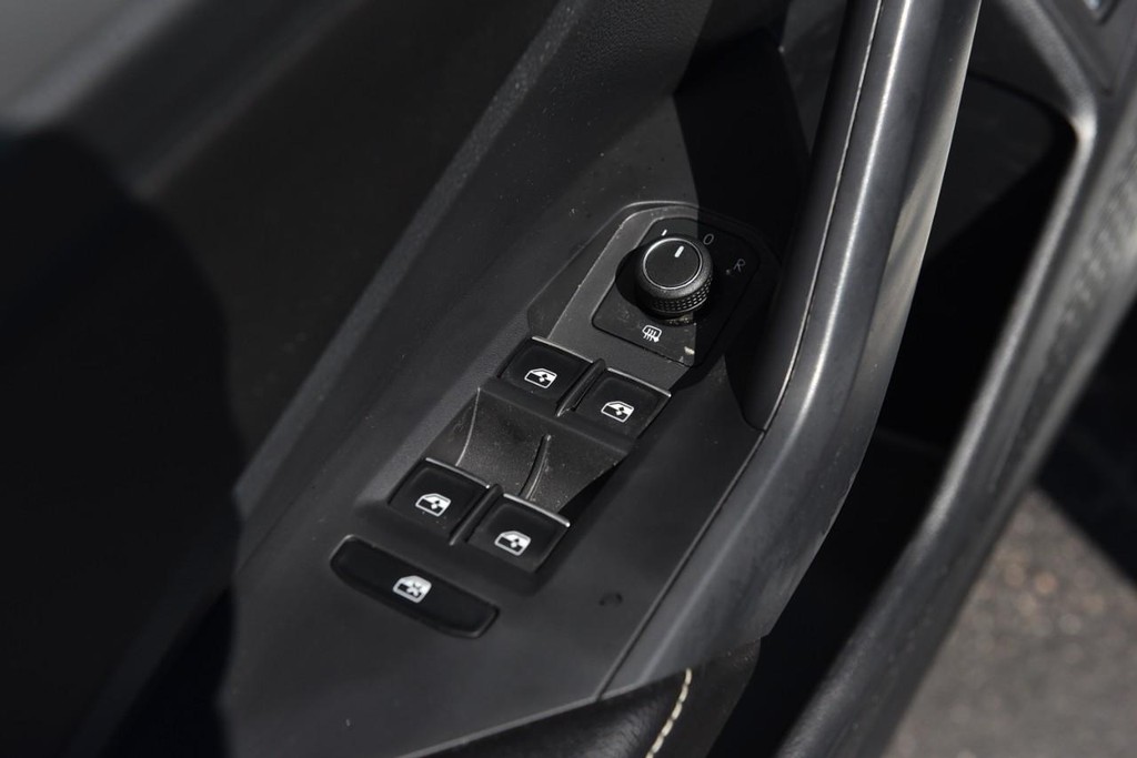 Volkswagen Jetta Vehicle Full-screen Gallery Image 8