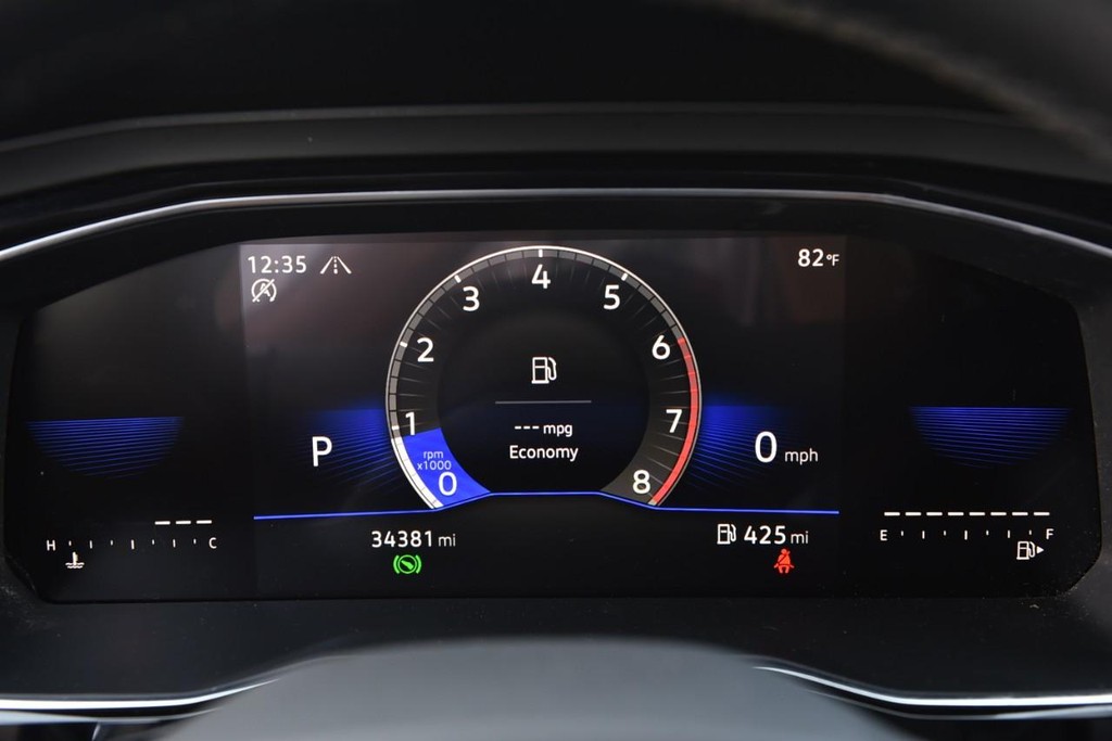 Volkswagen Jetta Vehicle Full-screen Gallery Image 11