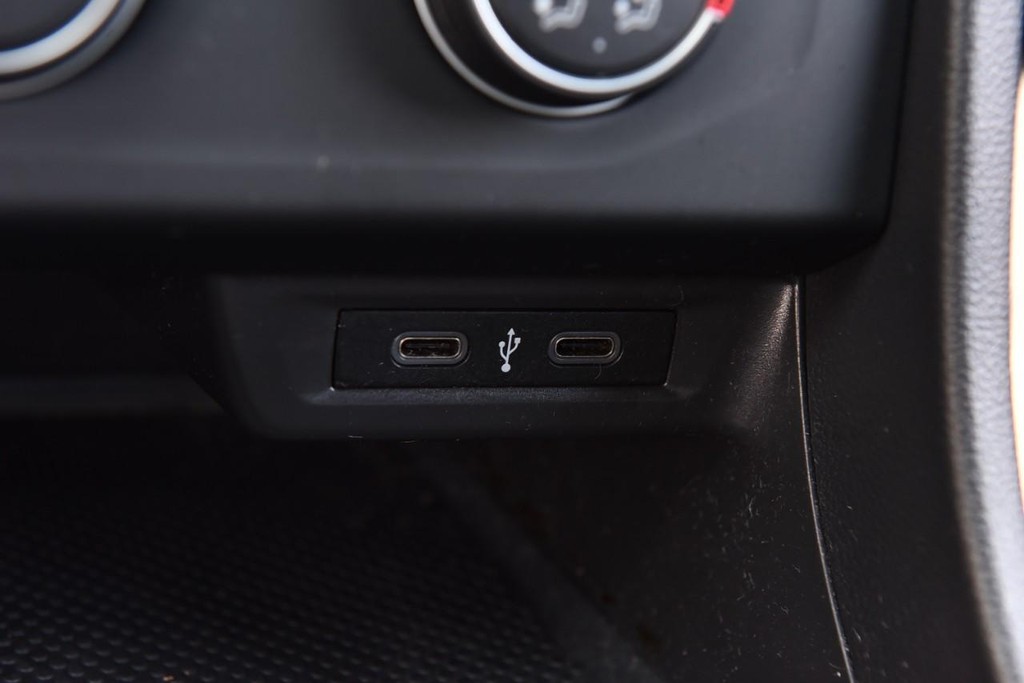 Volkswagen Jetta Vehicle Full-screen Gallery Image 14