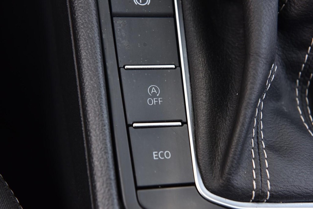 Volkswagen Jetta Vehicle Full-screen Gallery Image 15