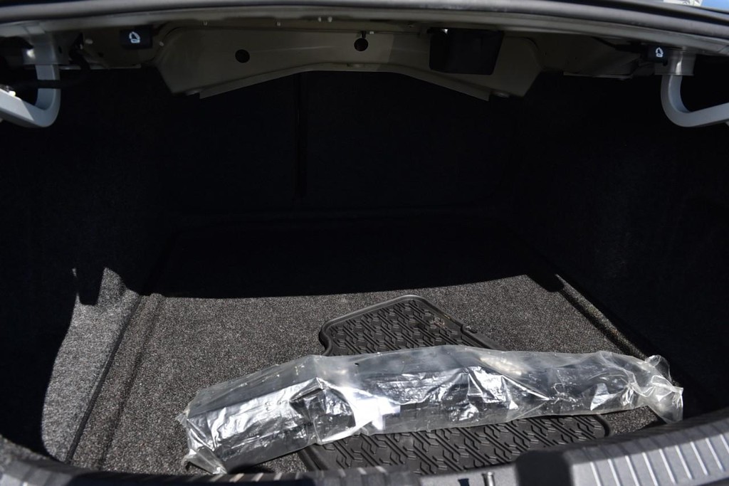 Volkswagen Jetta Vehicle Full-screen Gallery Image 20