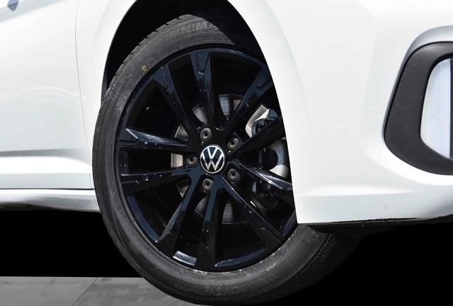 Volkswagen Jetta Vehicle Image 03