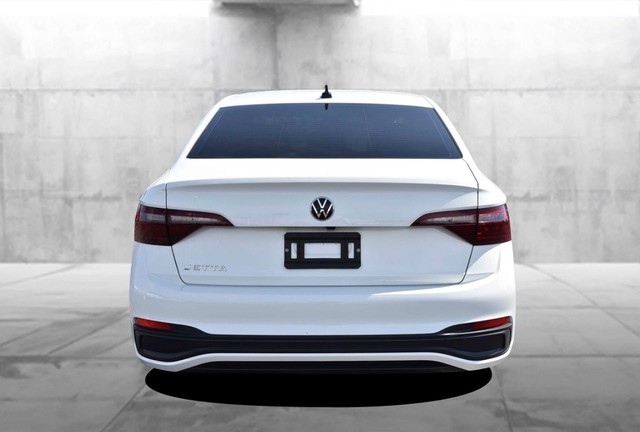 Volkswagen Jetta Vehicle Image 06