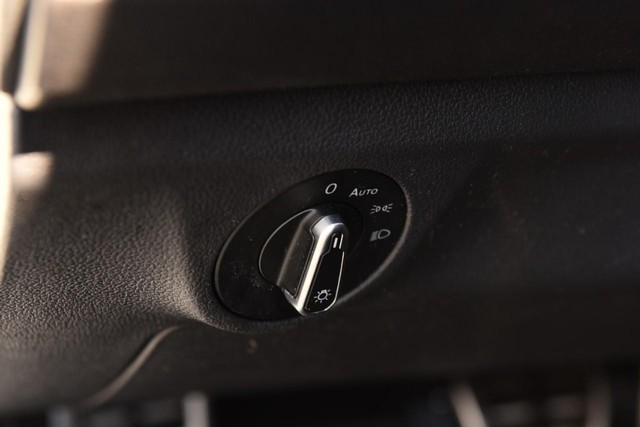 Volkswagen Jetta Vehicle Image 10