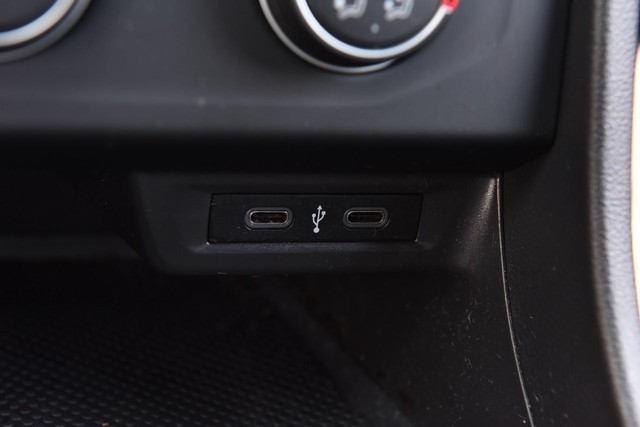 Volkswagen Jetta Vehicle Image 14