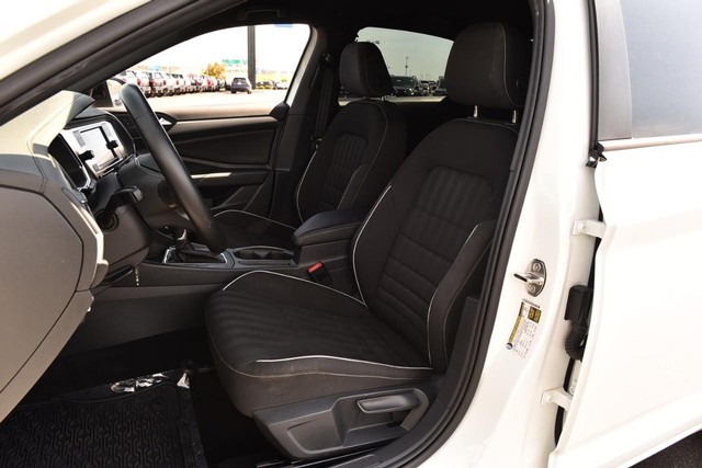 Volkswagen Jetta Vehicle Image 17