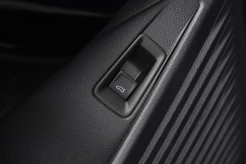 Volkswagen ID.4 Vehicle Full-screen Gallery Image 9