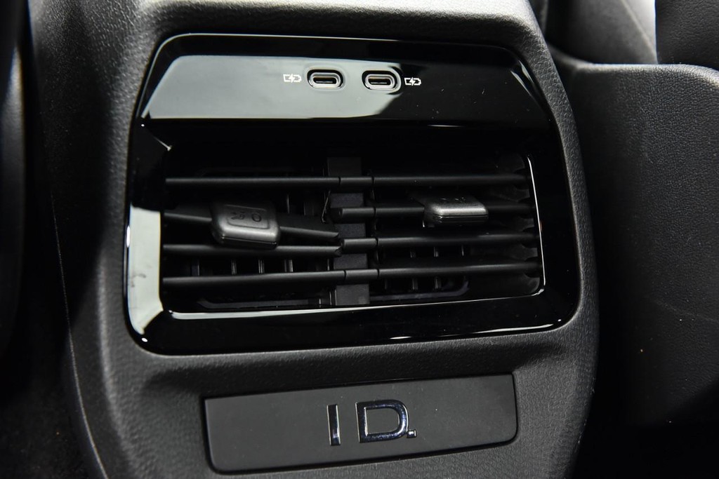 Volkswagen ID.4 Vehicle Full-screen Gallery Image 22